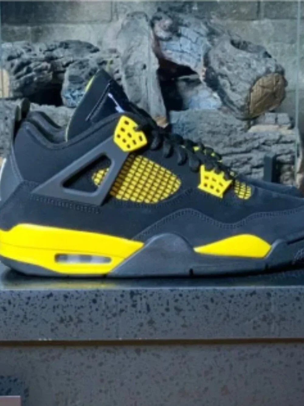 Air Jordan 4 Retro “Thunder” 2023 Athletic Basketball Sneakers